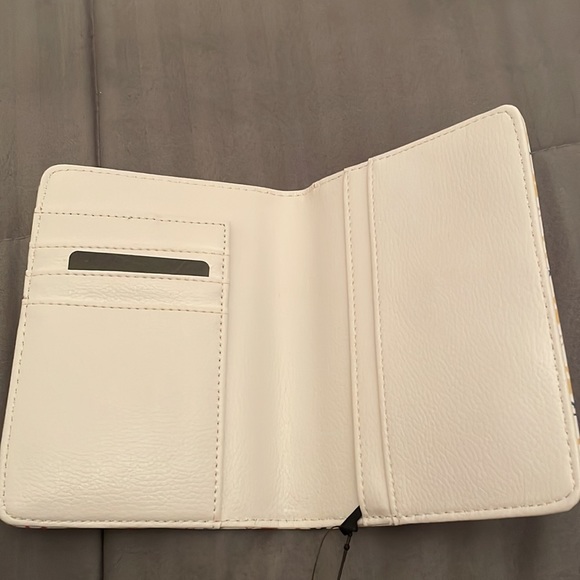 Guess passport wallet - Picture 2 of 3